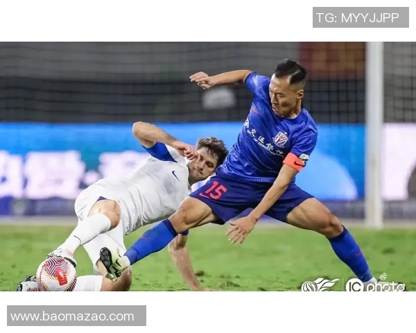 广州恒大与上海绿地申花激战正酣谁能在中超赛场上笑到最后